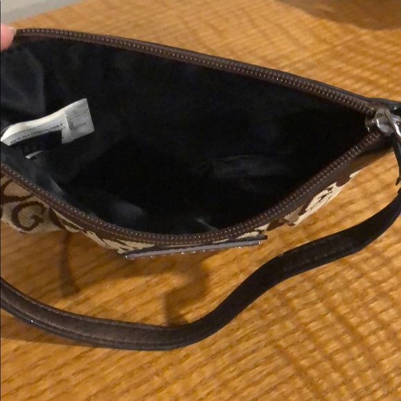 GUESS wristlet - Picture 3 of 3